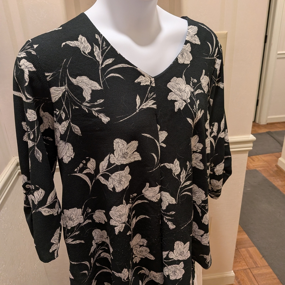 Floral Dark Green and White Women's Top